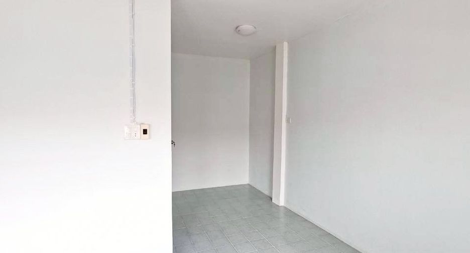 Продажа 2 спальни таунхаус в Mueang Chon Buri, Чонбури