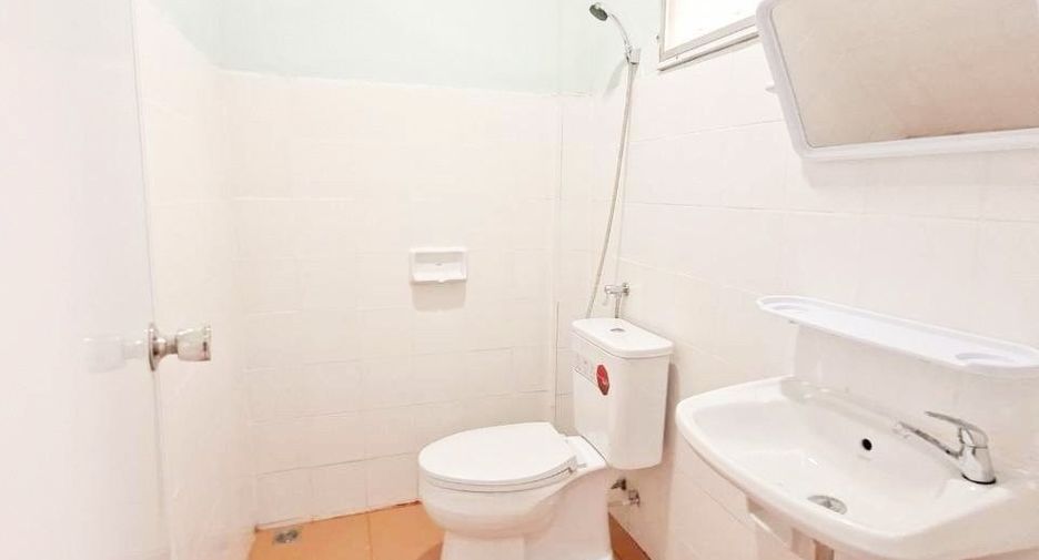 Продажа 2 спальни таунхаус в Mueang Chon Buri, Чонбури