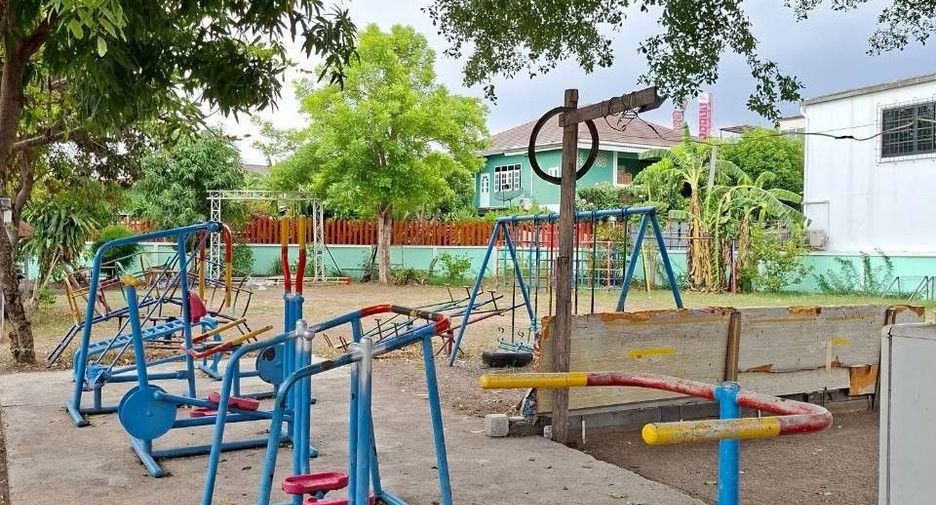 Продажа 2 спальни таунхаус в Mueang Chon Buri, Чонбури