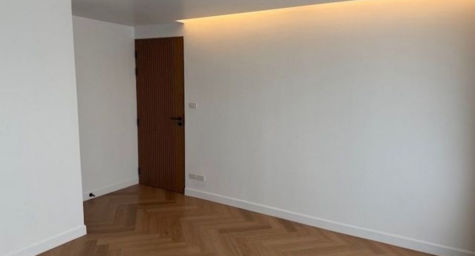 For rent 3 bedrooms condo in Watthana, Bangkok