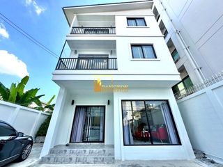 Casa en alquiler de 3 habitaciones en Watthana, Bangkok