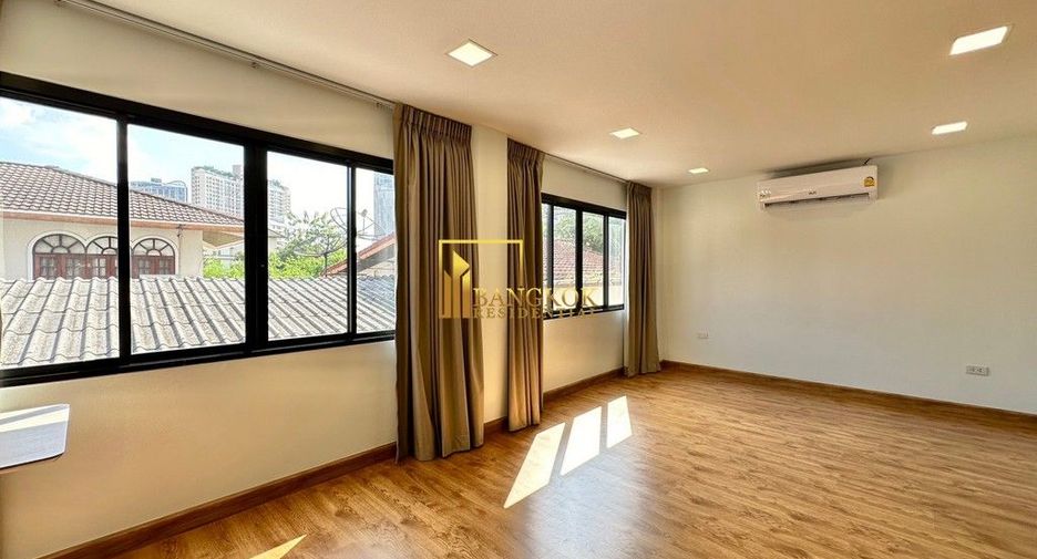 Casa en alquiler de 3 habitaciones en Watthana, Bangkok
