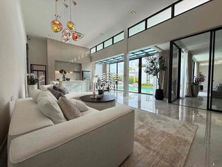Villa en venta y en alquiler de 3 habitaciones en Bang Lamung, Chonburi
