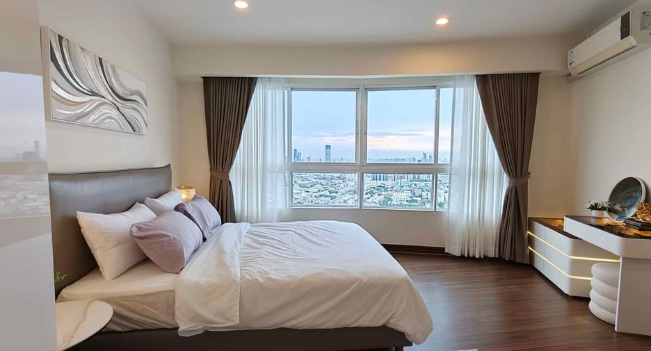 For rent 2 bedrooms condo in Yan Nawa, Bangkok