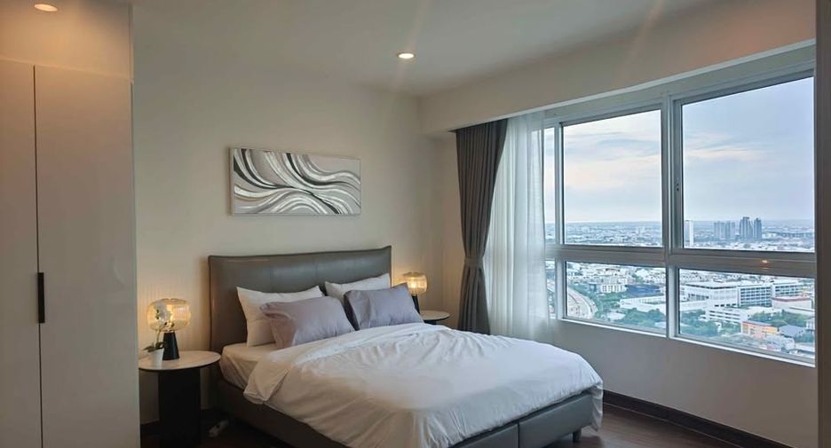 For rent 2 bedrooms condo in Yan Nawa, Bangkok