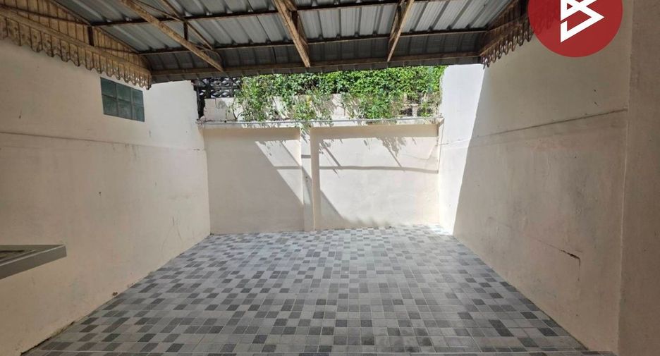 Casa adosada en alquiler y en venta de 3 habitaciones en Thung Khru, Bangkok