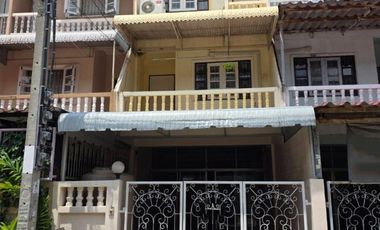 Casa adosada en alquiler y en venta de 3 habitaciones en Thung Khru, Bangkok