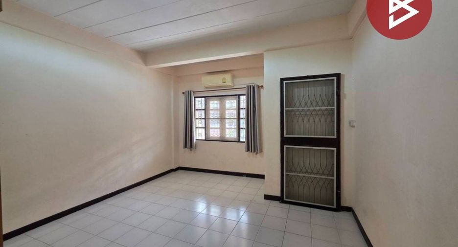 Casa adosada en alquiler y en venta de 3 habitaciones en Thung Khru, Bangkok