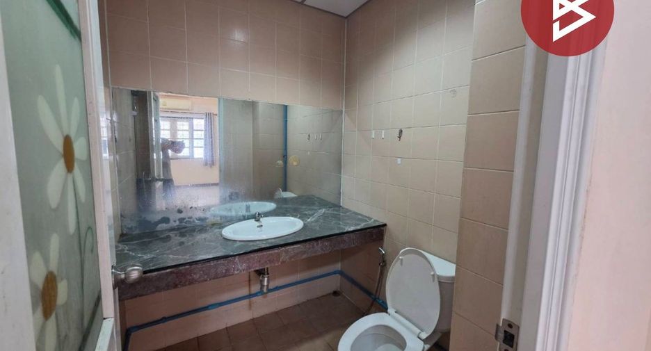 Casa adosada en alquiler y en venta de 3 habitaciones en Thung Khru, Bangkok