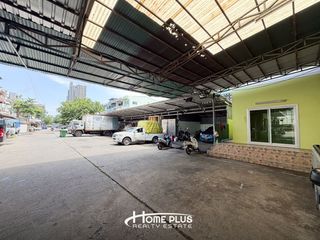 For sale 3 bedrooms retail Space in Bang Kapi, Bangkok