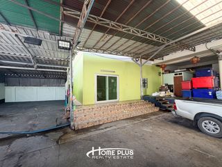 For sale 3 bedrooms retail Space in Bang Kapi, Bangkok