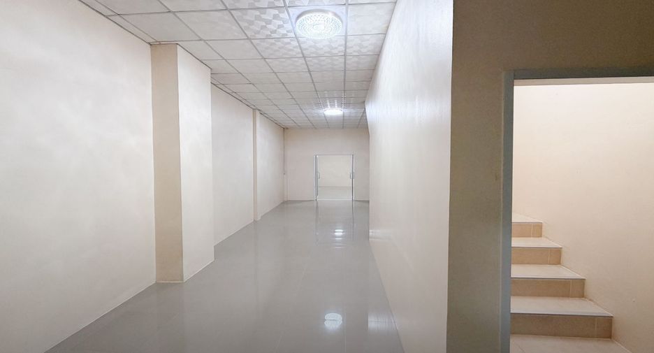 For sale 3 bedrooms retail Space in Bang Kapi, Bangkok
