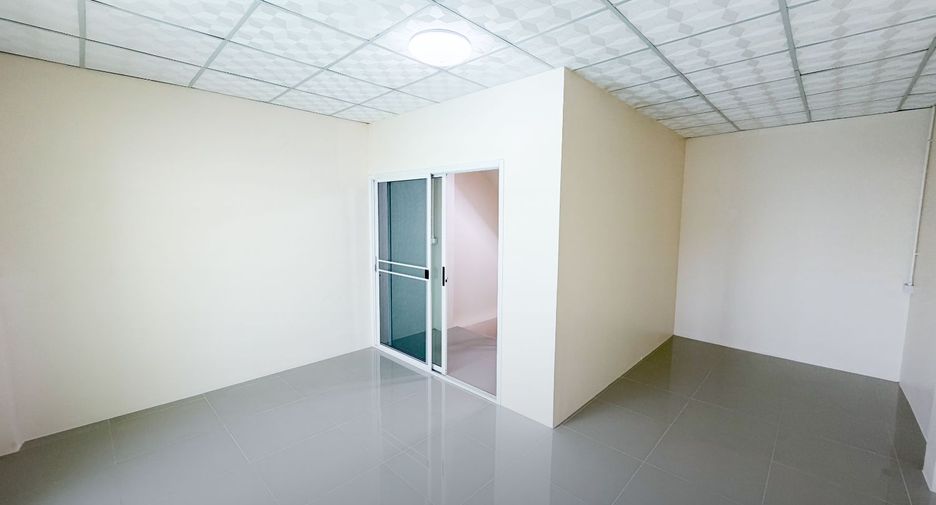 For sale 3 bedrooms retail Space in Bang Kapi, Bangkok