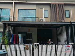 À vendre 3 chambres maison de ville à Prawet, Bangkok