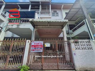 Casa adosada en venta de 4 habitaciones en Bangkok Noi, Bangkok