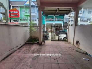 Casa adosada en venta de 4 habitaciones en Bangkok Noi, Bangkok