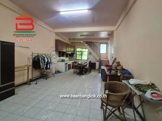 Casa adosada en venta de 4 habitaciones en Bangkok Noi, Bangkok