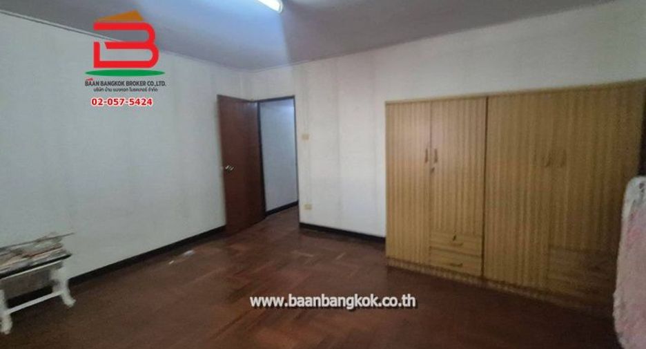 Casa adosada en venta de 4 habitaciones en Bangkok Noi, Bangkok