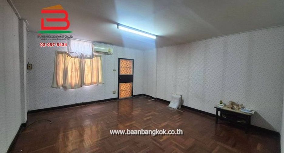 Casa adosada en venta de 4 habitaciones en Bangkok Noi, Bangkok
