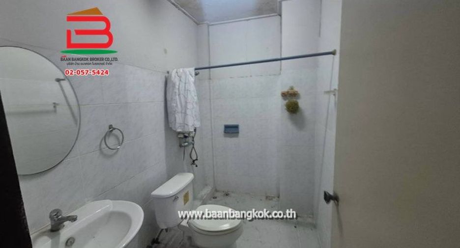 Casa adosada en venta de 4 habitaciones en Bangkok Noi, Bangkok