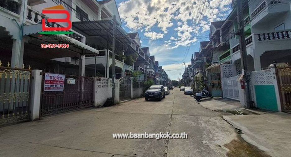 Casa adosada en venta de 4 habitaciones en Bangkok Noi, Bangkok