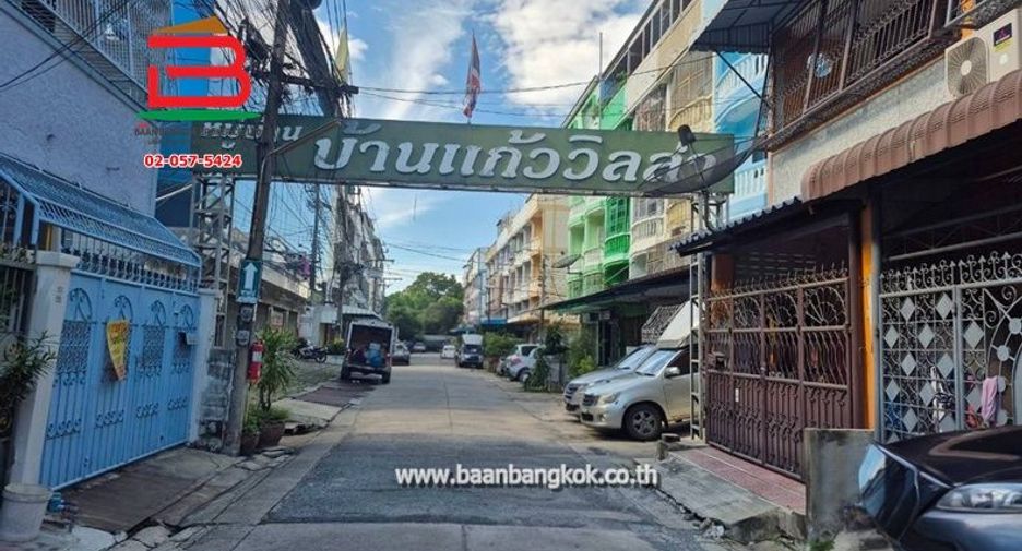 Casa adosada en venta de 4 habitaciones en Bangkok Noi, Bangkok