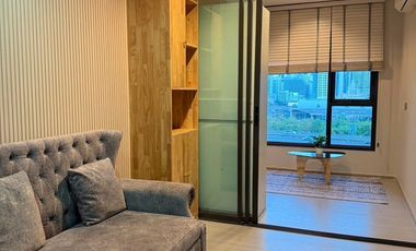Condo en alquiler de 1 habitaciones en Huai Khwang, Bangkok