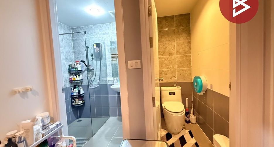 Casa adosada en venta de 4 habitaciones en Bang Khae, Bangkok