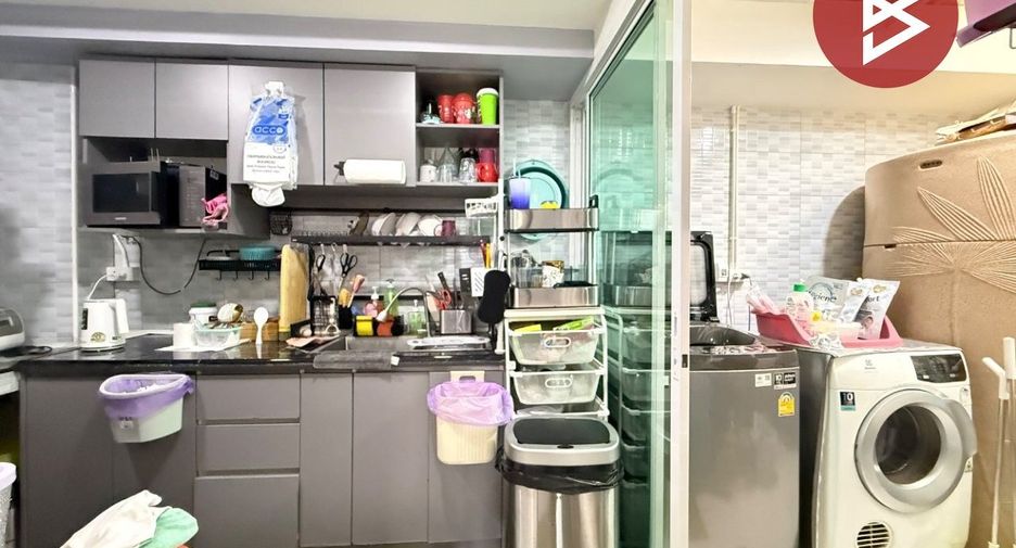 Casa adosada en venta de 4 habitaciones en Bang Khae, Bangkok