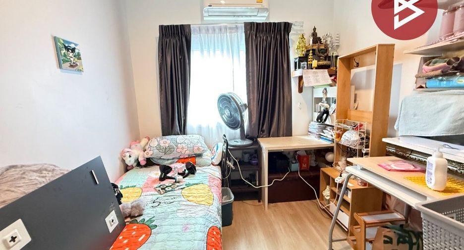 Casa adosada en venta de 4 habitaciones en Bang Khae, Bangkok