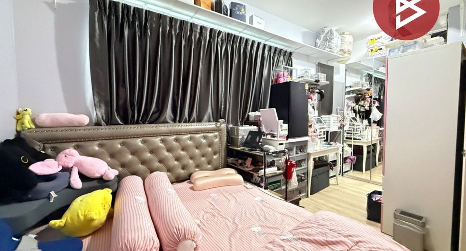 Casa adosada en venta de 4 habitaciones en Bang Khae, Bangkok