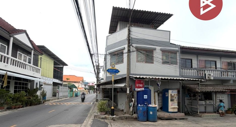 À vendre 10 chambres appartement avec services à Mueang Samut Prakan, Samut Prakan