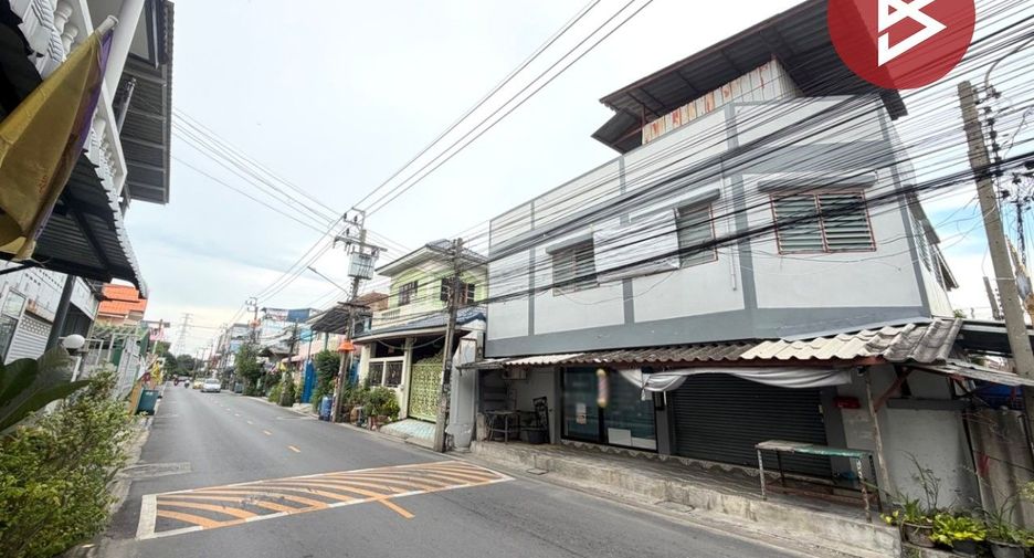 À vendre 10 chambres appartement avec services à Mueang Samut Prakan, Samut Prakan