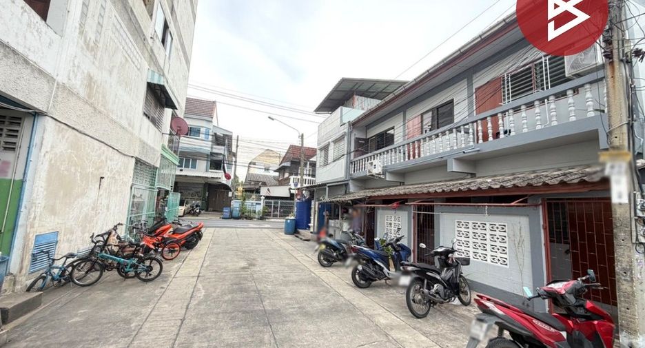 À vendre 10 chambres appartement avec services à Mueang Samut Prakan, Samut Prakan