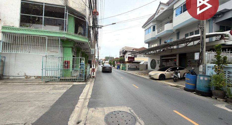 À vendre 10 chambres appartement avec services à Mueang Samut Prakan, Samut Prakan