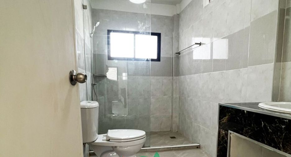 Reihenhaus zum Kauf mit 4 Zimmer in Bang Khae, Bangkok