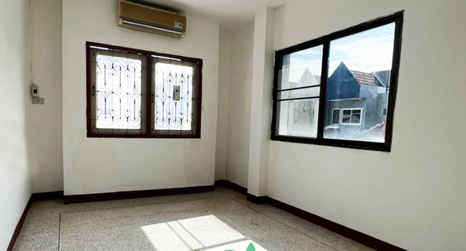 Reihenhaus zum Kauf mit 4 Zimmer in Bang Khae, Bangkok