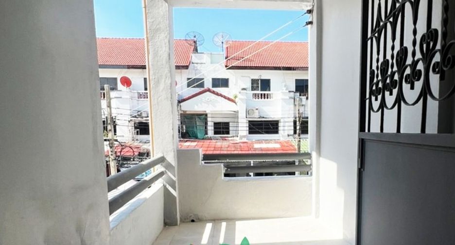 Reihenhaus zum Kauf mit 4 Zimmer in Bang Khae, Bangkok