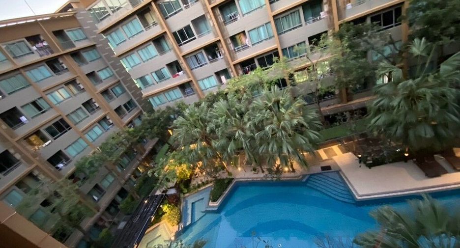 For sale 1 bed condo in Huai Khwang, Bangkok