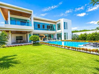 For sale 4 ベッドルーム villa in Hua Hin, Prachuap Khiri Khan