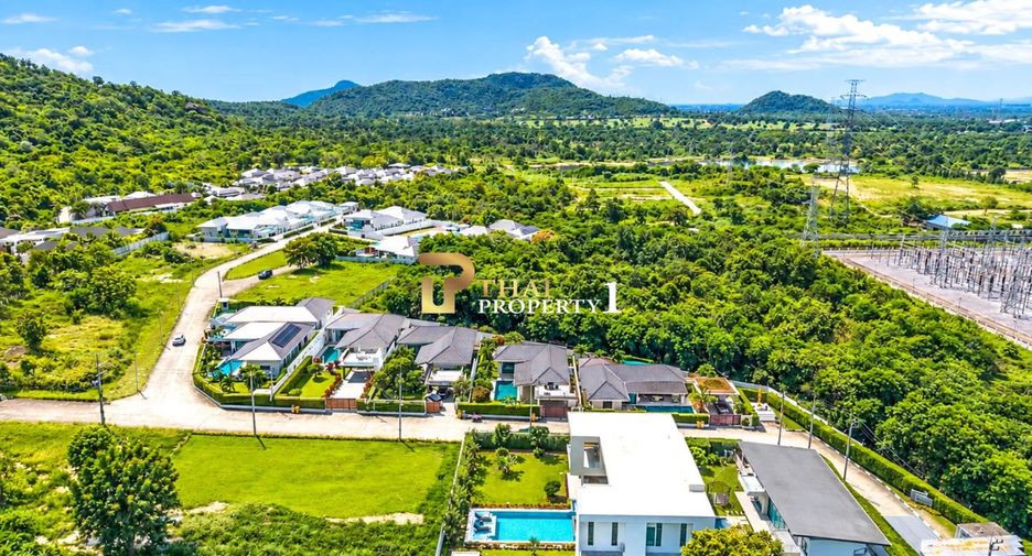 For sale 4 ベッドルーム villa in Hua Hin, Prachuap Khiri Khan