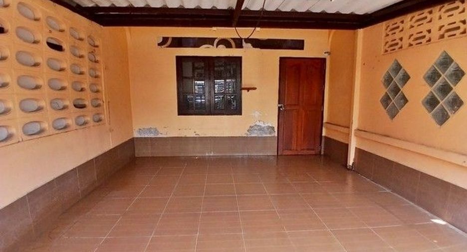 For sale 1 Beds townhouse in Ban Bueng, Chonburi