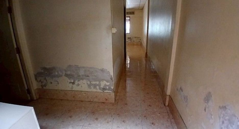 For sale 1 Beds townhouse in Ban Bueng, Chonburi