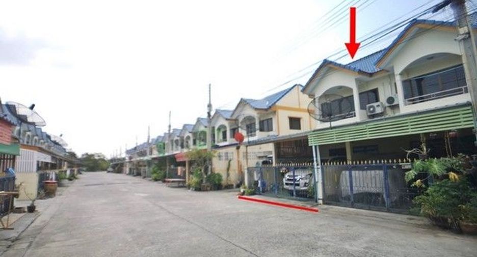 For sale 1 Beds townhouse in Ban Bueng, Chonburi