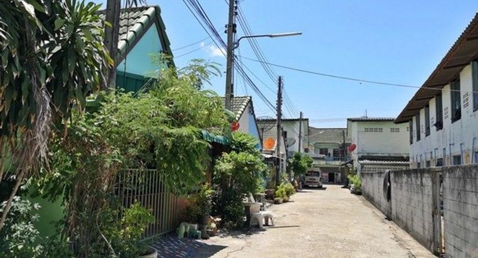 For sale 1 Beds townhouse in Ban Bueng, Chonburi