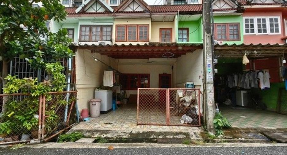 For sale 1 Beds townhouse in Ban Bueng, Chonburi