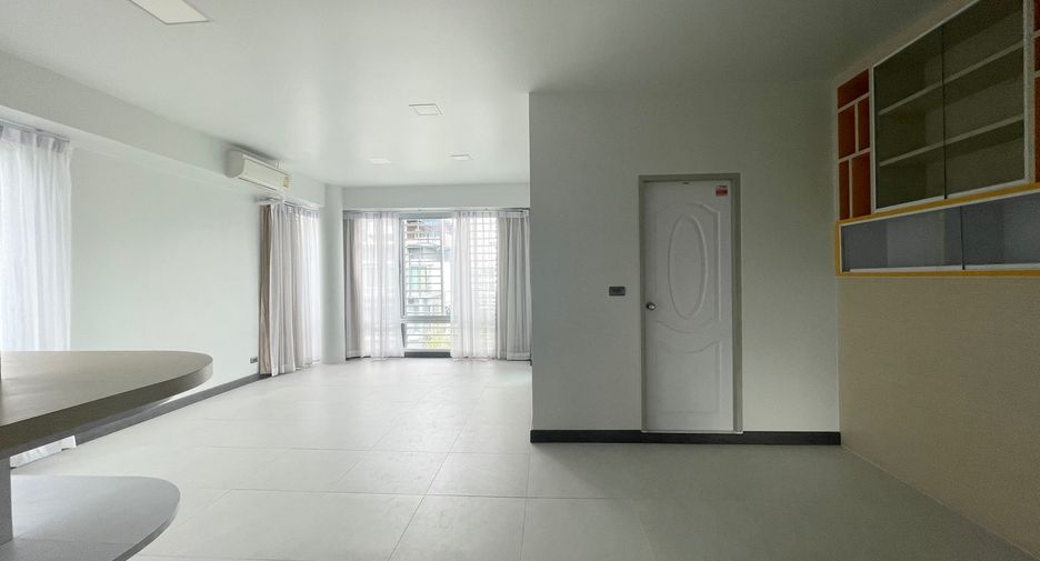 Local comercial en alquiler de 4 habitaciones en Wang Thonglang, Bangkok