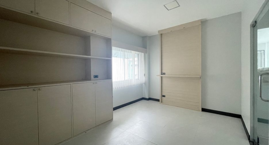 Local comercial en alquiler de 4 habitaciones en Wang Thonglang, Bangkok