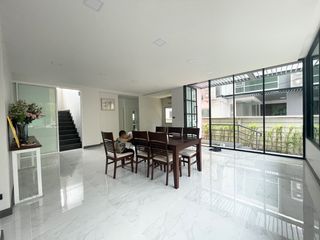 Local comercial en alquiler de 4 habitaciones en Wang Thonglang, Bangkok