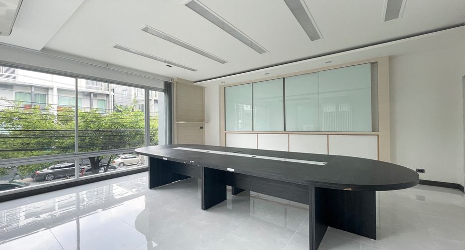 Local comercial en alquiler de 4 habitaciones en Wang Thonglang, Bangkok